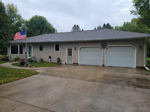 512 Pine Needle Dr, Perham, MN 56573