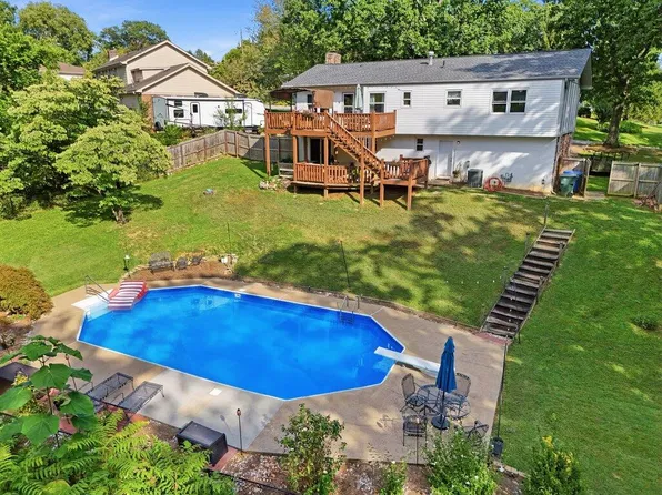 1718 Lake Wood Cir, Hixson, TN 37343