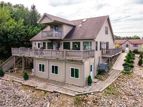 240 W Bellefontaine Rd, Pleasant Lake, IN 46779