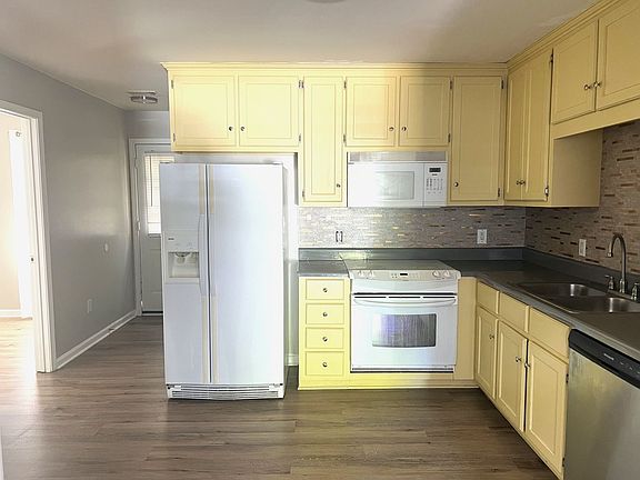 5th image of 230 Katelyn Cir