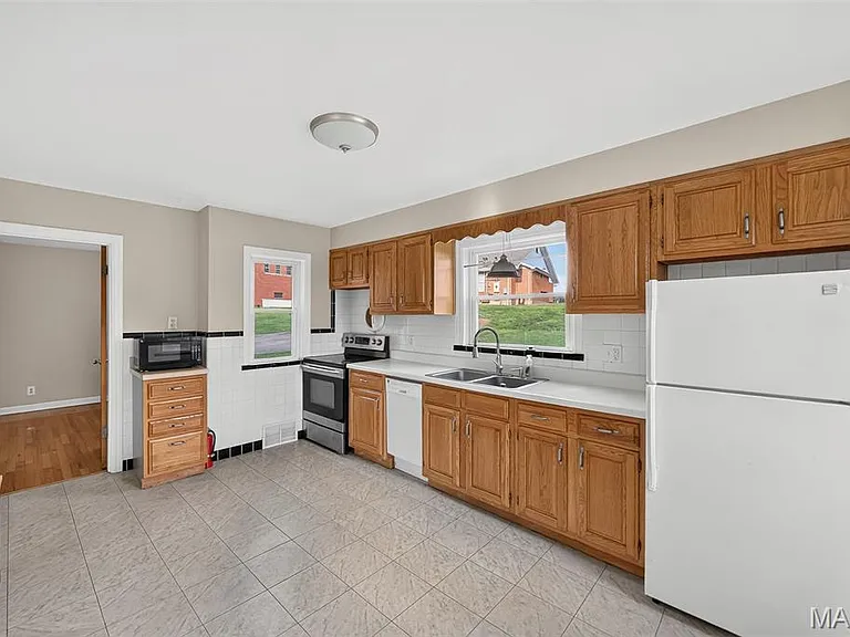 105 N Elm St — Photo 10