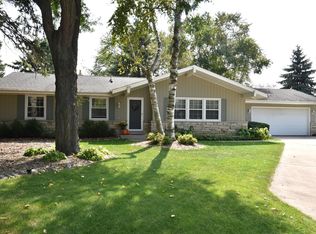 9081 W Bottsford Ave, Greenfield, WI 53228