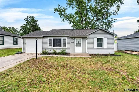 2 bed, 768 sqft, $1,400 — Photo 2