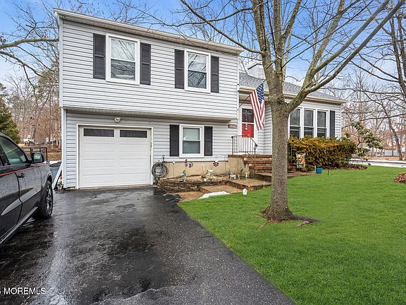 3rd image of 1016 W Bay Avenue