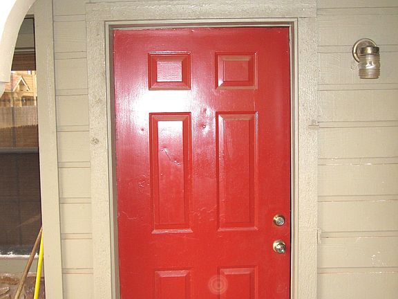 Wonderful floor level condominium!