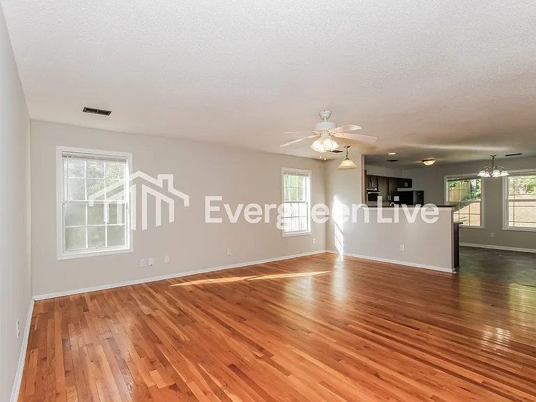 104 Autumn Woods Dr — Photo 2