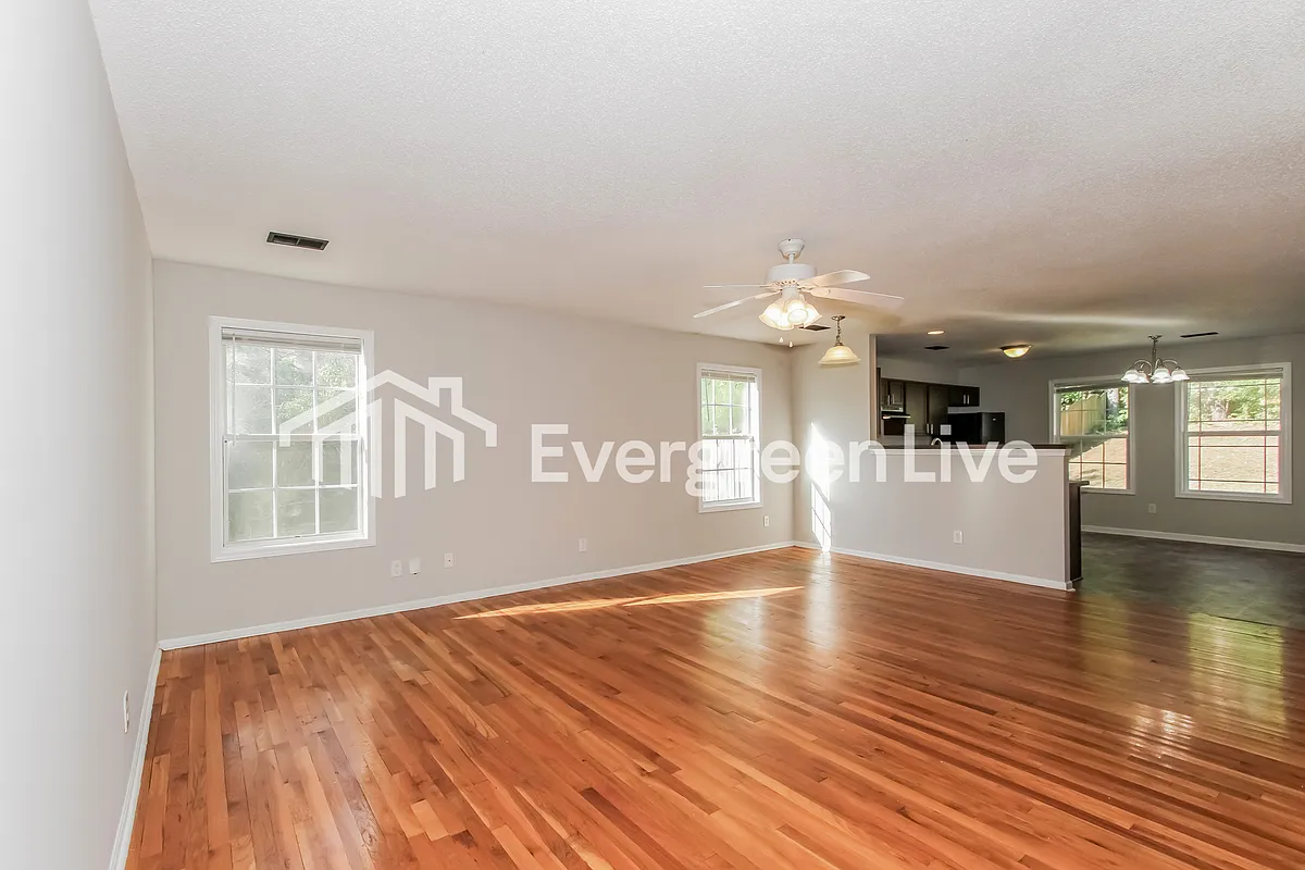 Building Photo - 104 Autumn Woods Dr