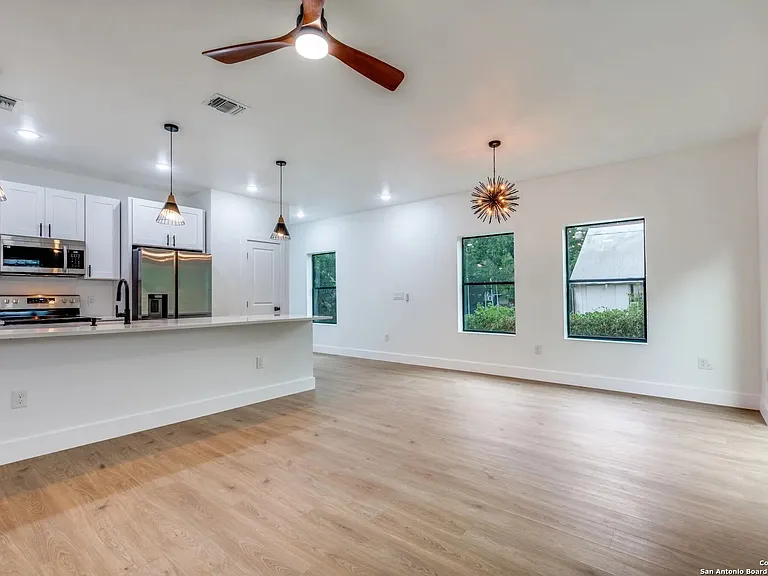531 Essex St #201 — Photo 5
