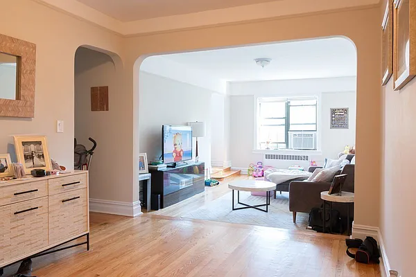 Rented by Waldstar Real Estate LLC | media 18