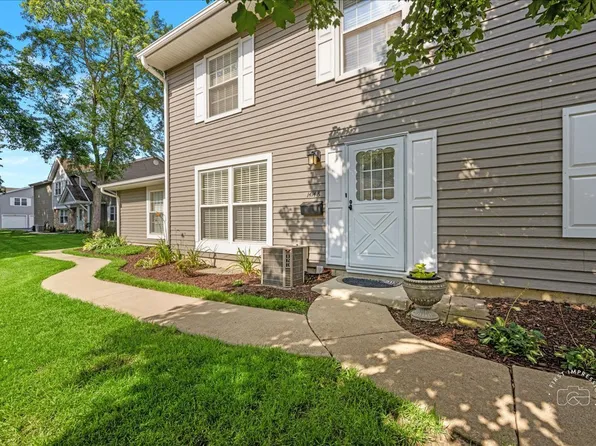 1414 Woodcutter Ln Unit B, Wheaton, IL 60189