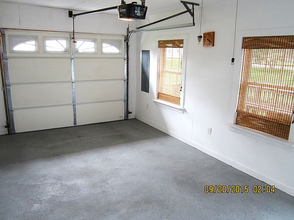 One car garage w/insulated door