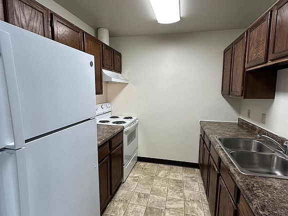 2nd image of 1502 E Gateway Cir S #103