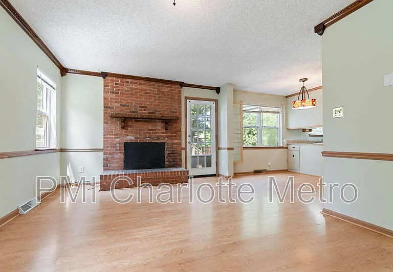 11241 Kingfisher Dr — Photo 3