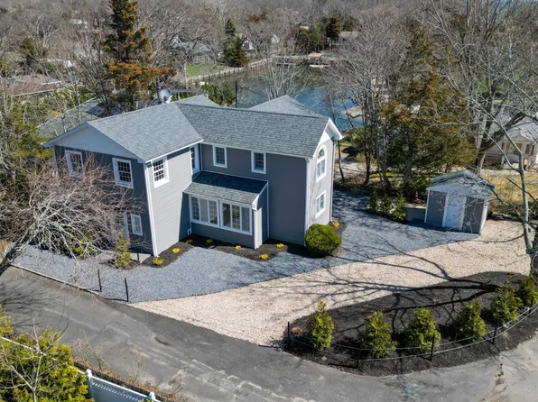 255 Mesrobian Dr, Laurel, NY 11948
