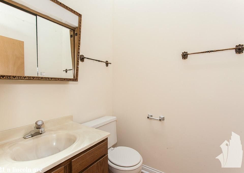 1st image of 2521 N Lincoln Ave #715