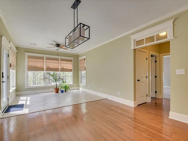 208 Havelock Dr — Photo 12