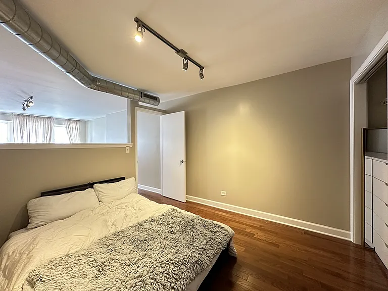 674 N Orleans St #2 — Photo 17