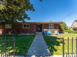 404 S 3rd St, Chelan, WA 98816