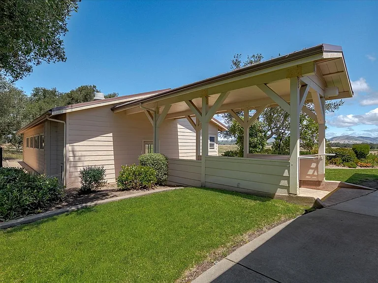 688 Willow Rd — Photo 13