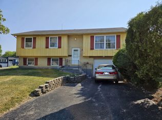 463 Surryse Rd, Lake Zurich, IL 60047