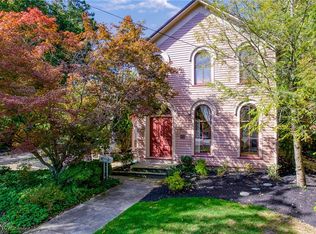 7562 River Rd, Olmsted Falls, OH 44138