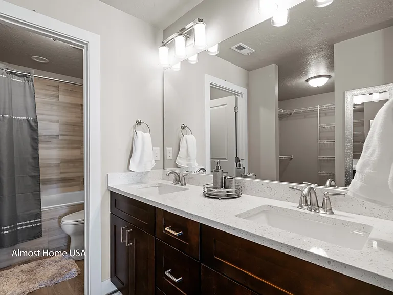 572 W Lewski Ln — Photo 21