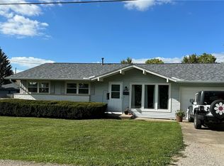 1809 Grant Ave, Charleston, IL 61920