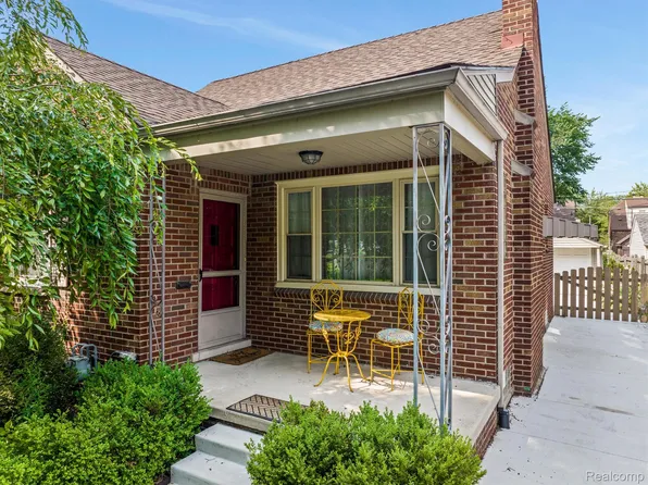 454 Madison St, Grosse Pointe Farms, MI 48236