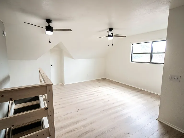1333 Friars St — Photo 37