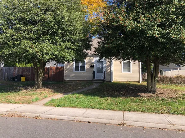13 Runyon Dr, Hamilton, NJ 08610