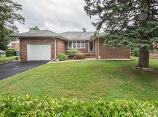 74 Magnolia Rd, Iselin, NJ 08830