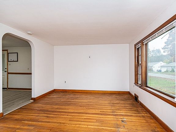 2nd image of 8 Westwood Ter