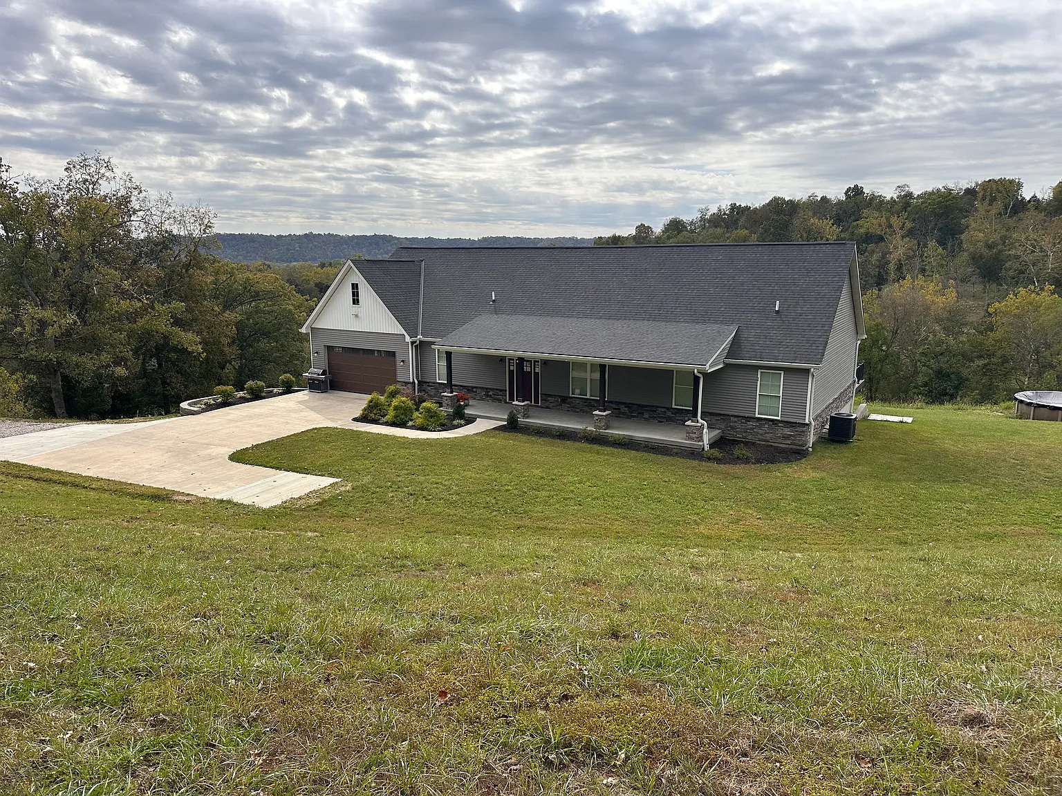 4 bed, 3.5 bath, 4862 sqft, $3,500 — Photo 1