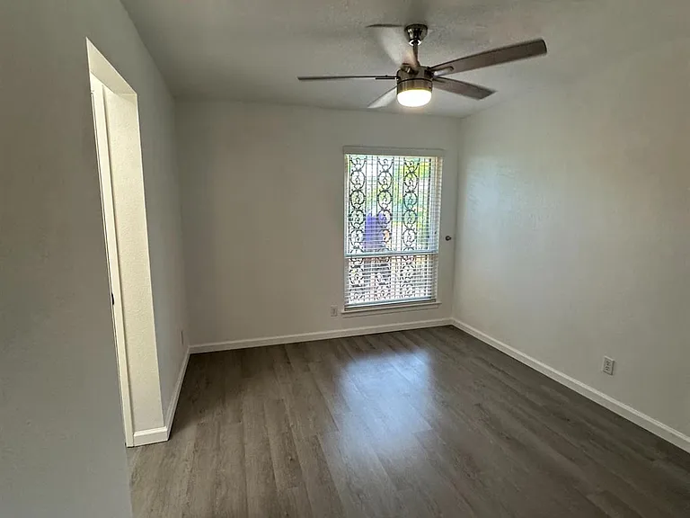 1415 E Rialto Ave #104 — Photo 16