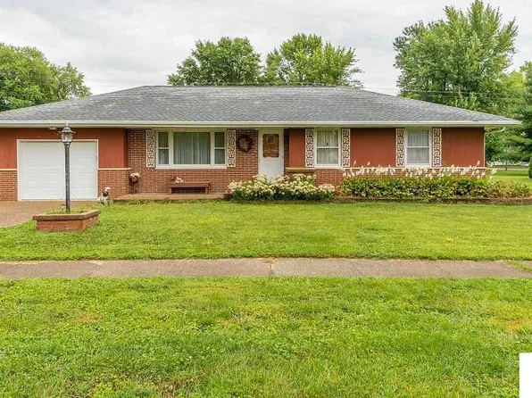 212 W Race St, San Jose, IL 62682