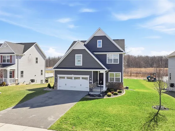 35 Harvest Ridge Trl, West Henrietta, NY 14586