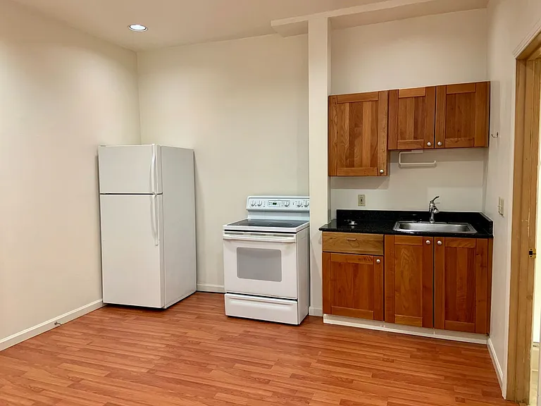 3644 Woodland Park Apartments are located in Wallingford — Photo 10