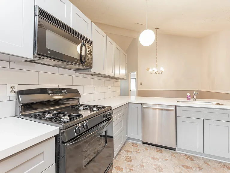 6818 Brockington Dr — Photo 12