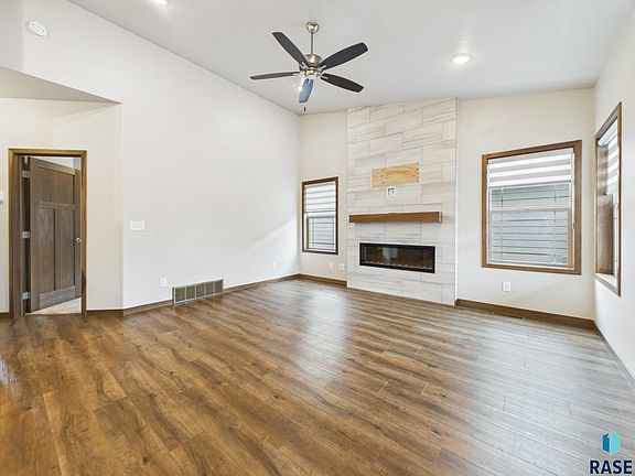 2nd image of 5105 E 64th St