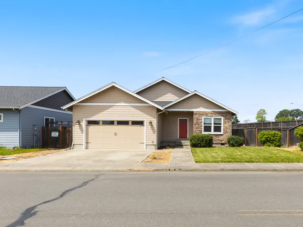106 S 21st St, Philomath, OR 97370