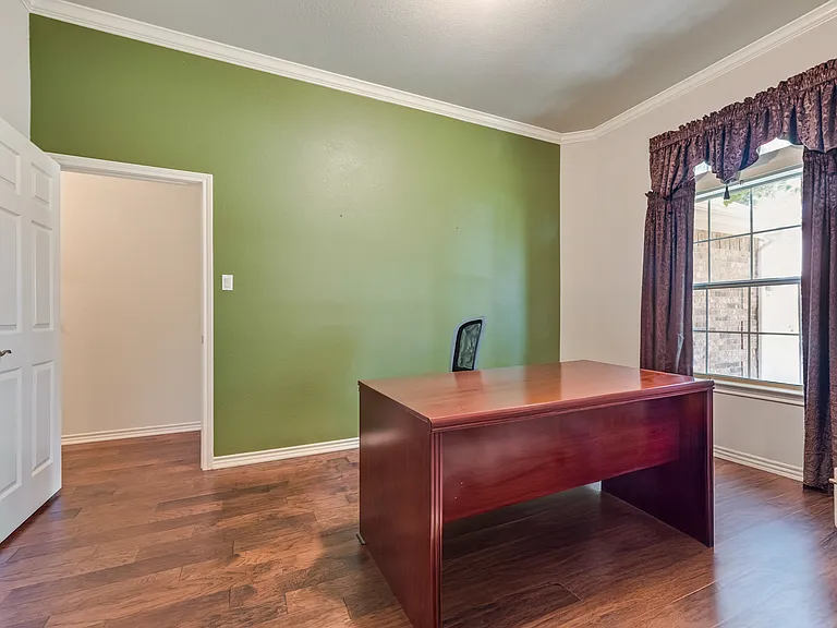 1706 Humbolt Dr — Photo 11
