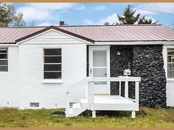 407 E Oak St, Selma, NC 27576