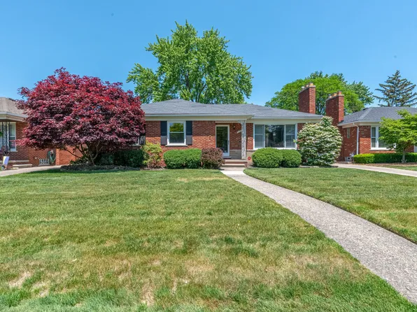 21187 Parkcrest Dr, Harper Woods, MI 48225