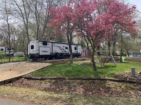 26/24 Woodhaven Dr E, Sublette, IL 61367