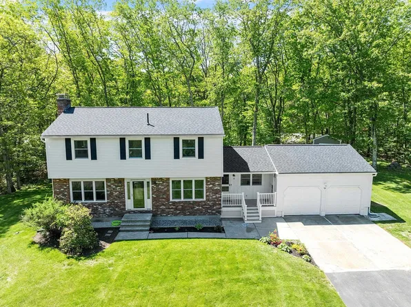 11 Woodhenge Circle, Londonderry, NH 03053