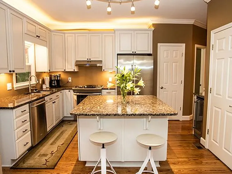 1120 Shades Crest Rd — Photo 11