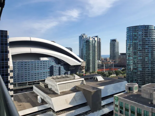 300 Front St W, Toronto, ON