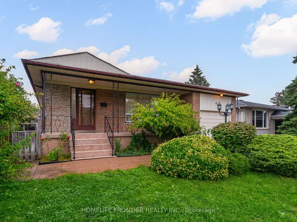 62 Clark Ave #B, Markham, ON L3T 1S5