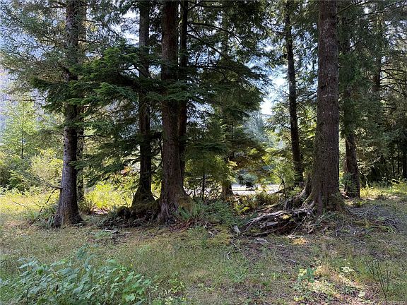 5th image of 609 Keno Cres