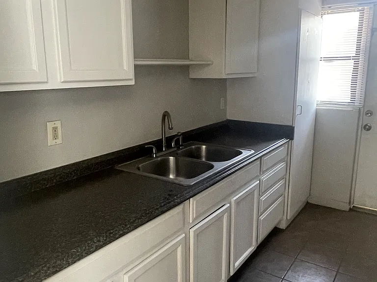 1226 W Roosevelt St — Photo 8
